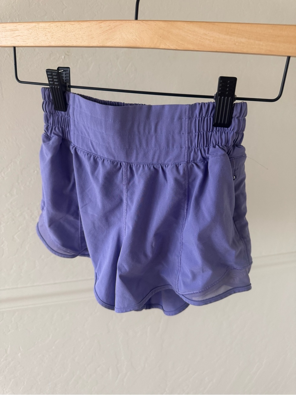 EUC-Lululemon high rise hotty hot shorts- 2.5 inch Sz0